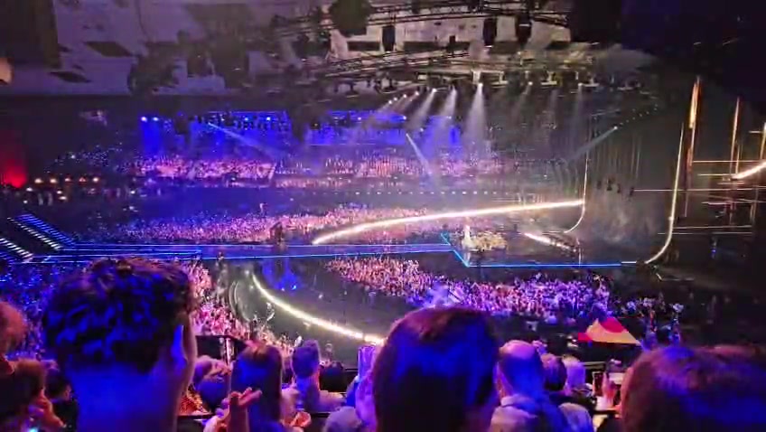 Standbild aus einem Auftritt beim Eurovision Song Contest 2026 in Wien – Bild 4