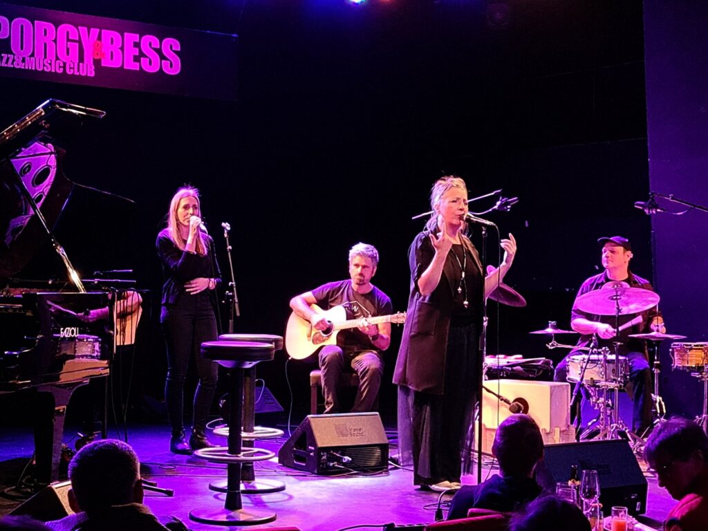Waltraud Köttler mit Band im Porgy & Bess in Wien, Februar 2023 – Konzertfoto 1