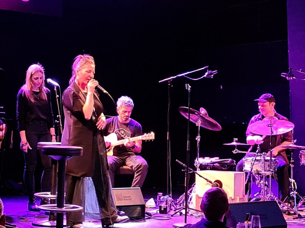 Waltraud Köttler mit Band im Porgy & Bess in Wien, Februar 2023 – Konzertfoto 2