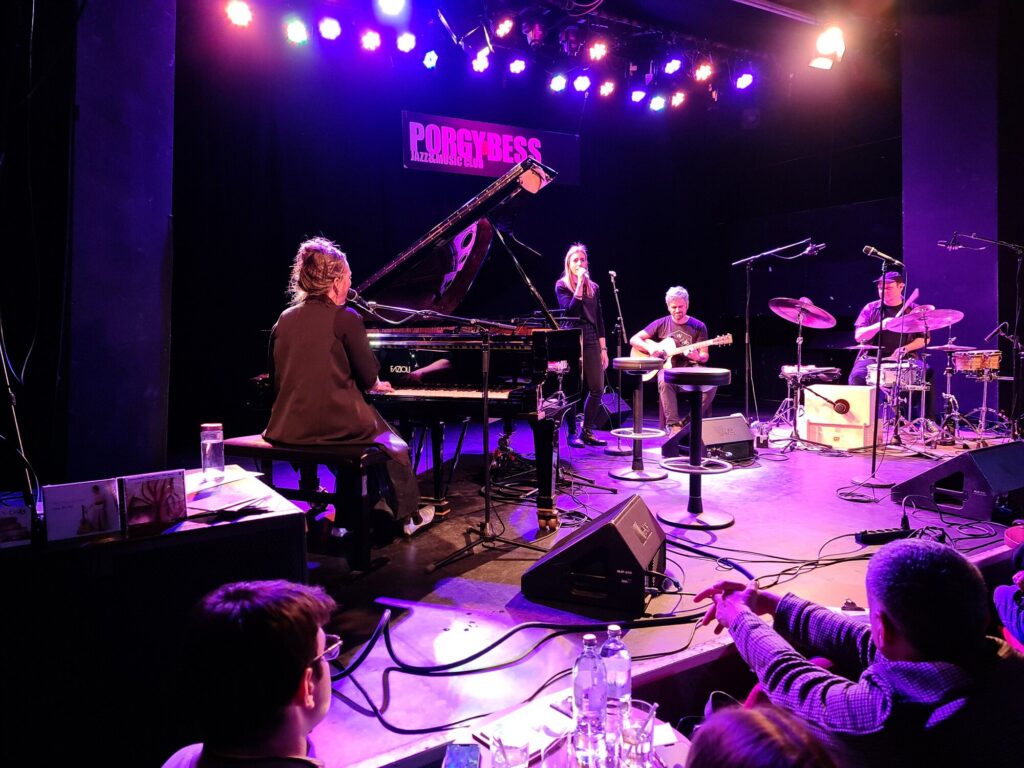 Waltraud Köttler mit Band im Porgy & Bess in Wien, Februar 2023 – Konzertfoto 3