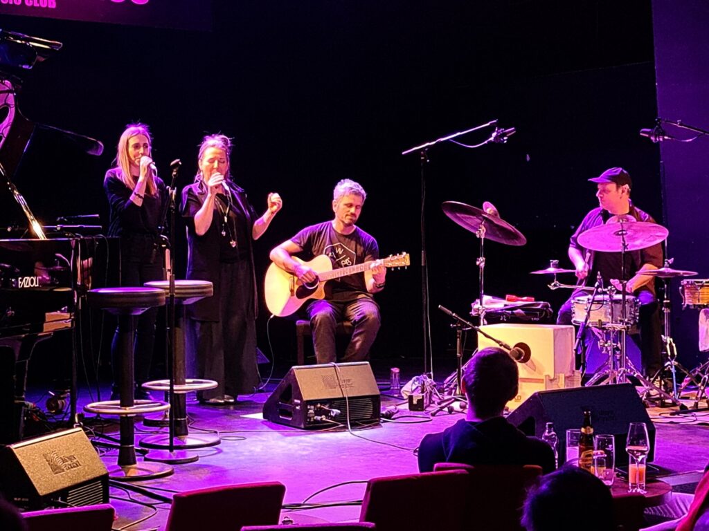 Waltraud Köttler mit Band im Porgy & Bess in Wien, Februar 2023 – Konzertfoto 9